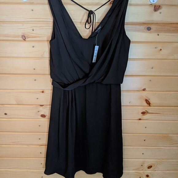 WHBM DRAPEY SURPLICE DRESSSTYLE: 570170001  - Picture 3 of 7